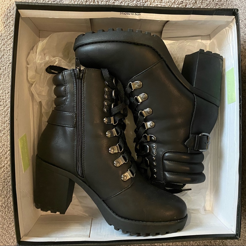 MIA ANNAMARIA Women’s boots, Black, Size 6.5